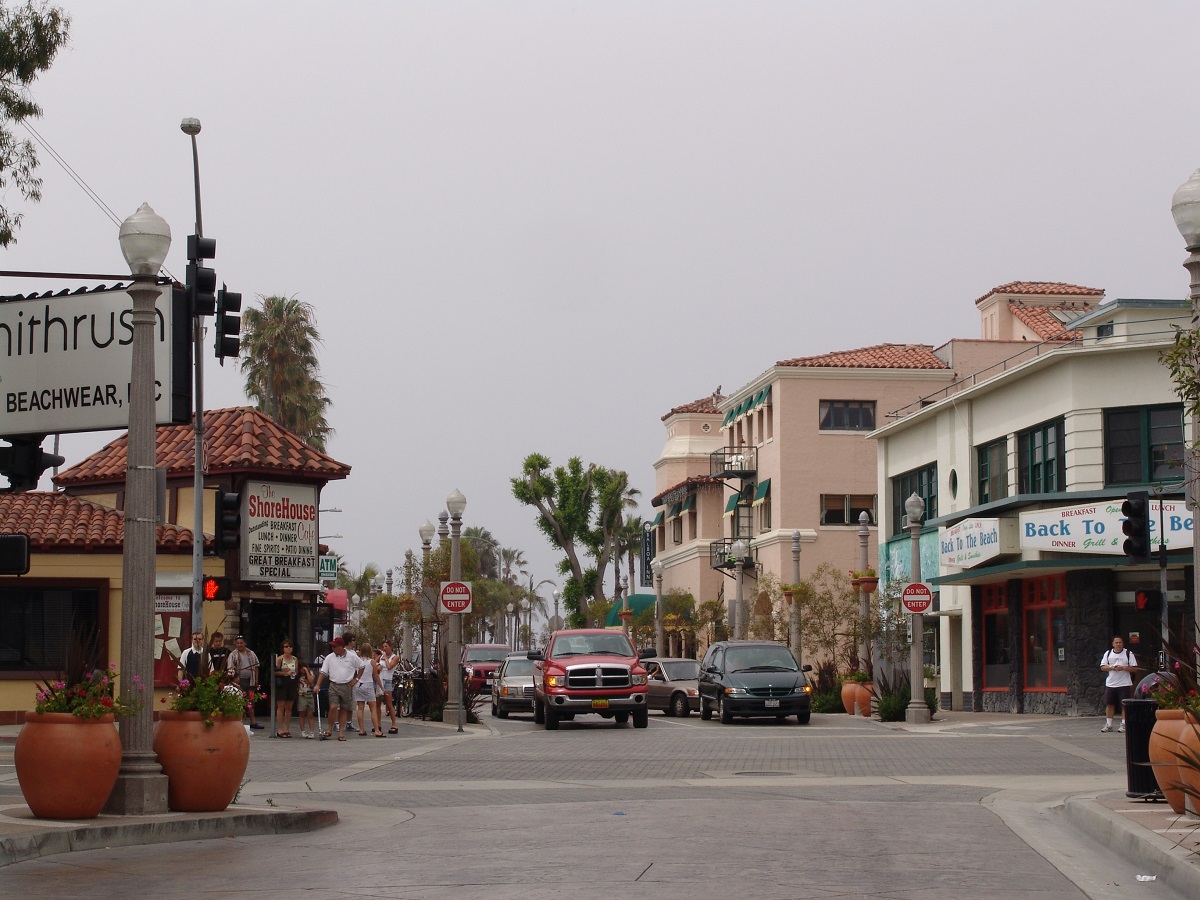 the balboa peninsula fun zone with arcades, restaurants, dining, boat rentals, fun in the sun